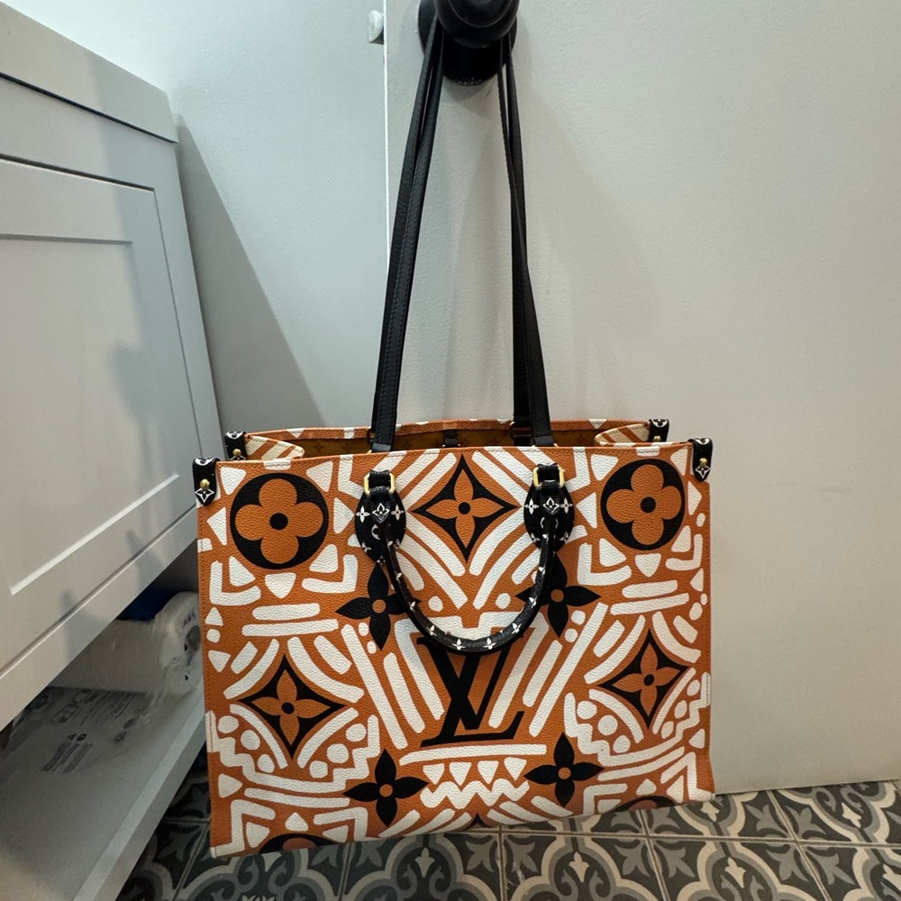 Louis Vuitton On The Go Tote GM size